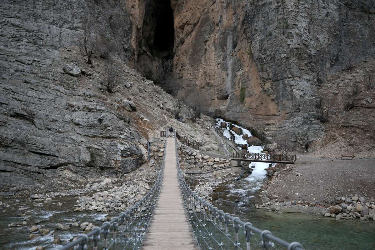 Göksu Şelalesi yeni asma köprüsüyle doğaseverlerin gözdesi oldu 1